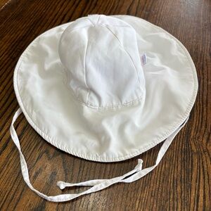 RuffleButts RuggedButts White Baby Sunhat 6-12 Months Beach Pool Summer Flaw